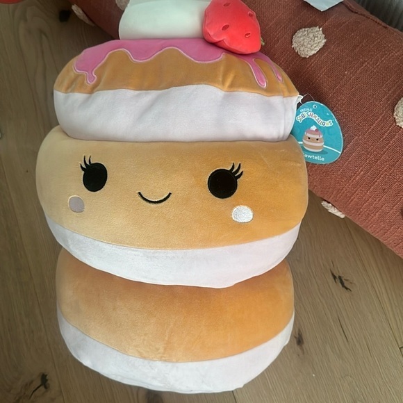 Squishmallows Sawtelle Strawberry Pancakes Plush 16" Stuffed Toy Large NWT - Picture 2 of 4